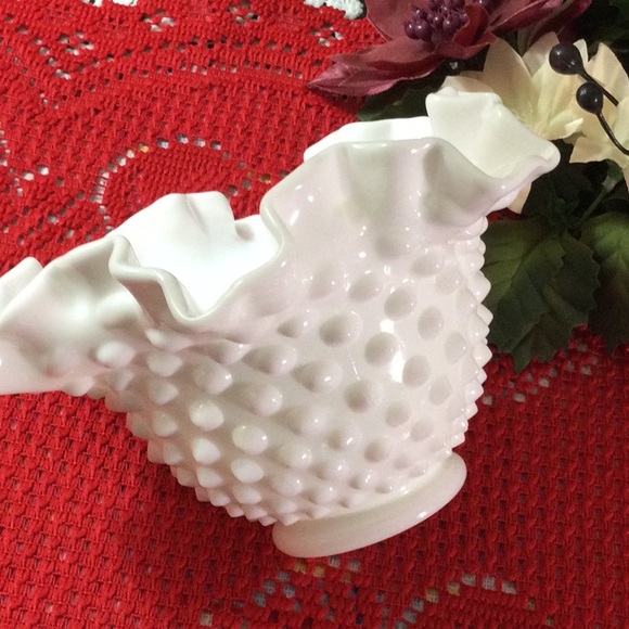 Fenton Art Glass candy dish Milk glass in hobnail pattern. - Picture 4 of 5